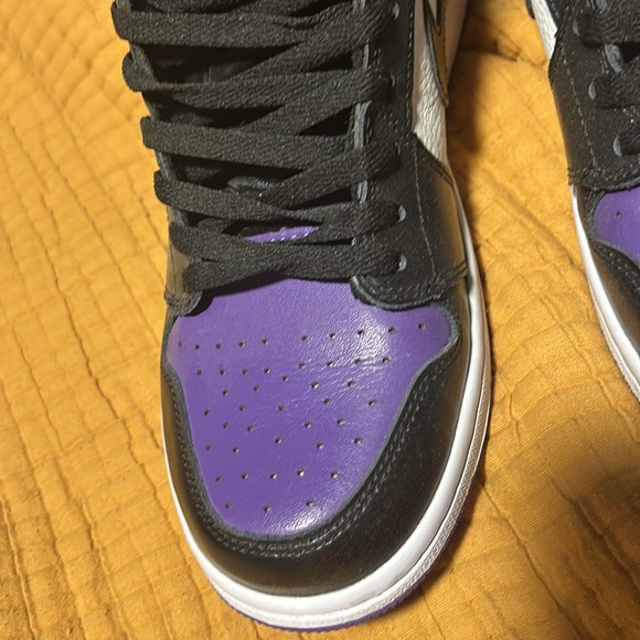 Men’s Jordan Mids - Picture 2 of 4